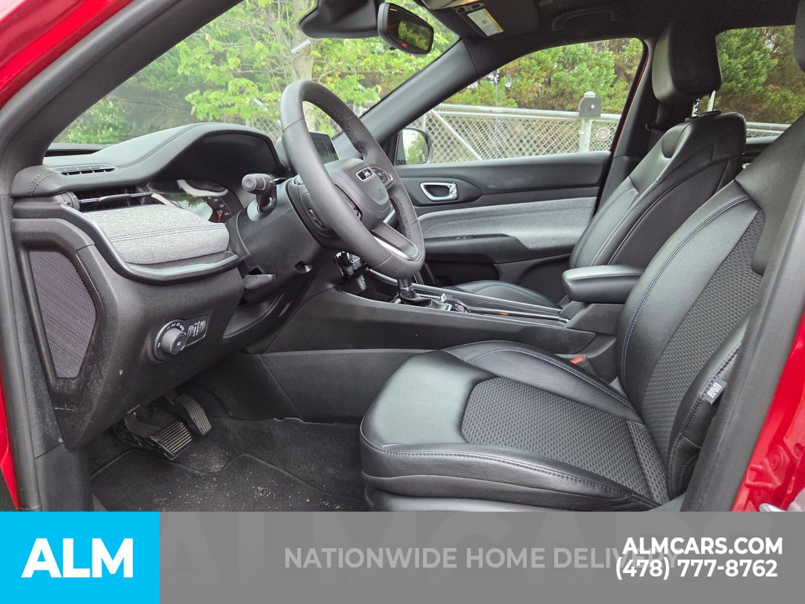 Used 2025 Red Hot Pearlcoat Jeep Latitude image 6