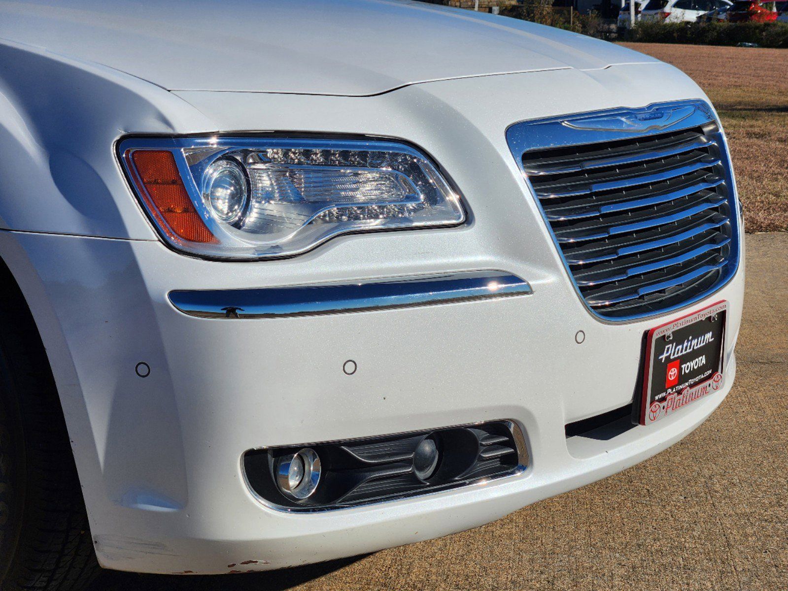 2013 Chrysler 300C Base 13