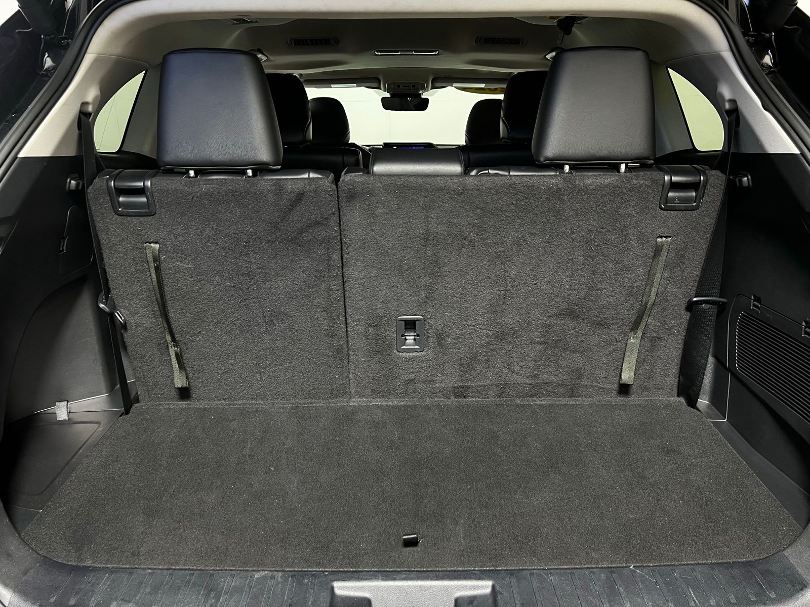 2024 Toyota Highlander XLE 27
