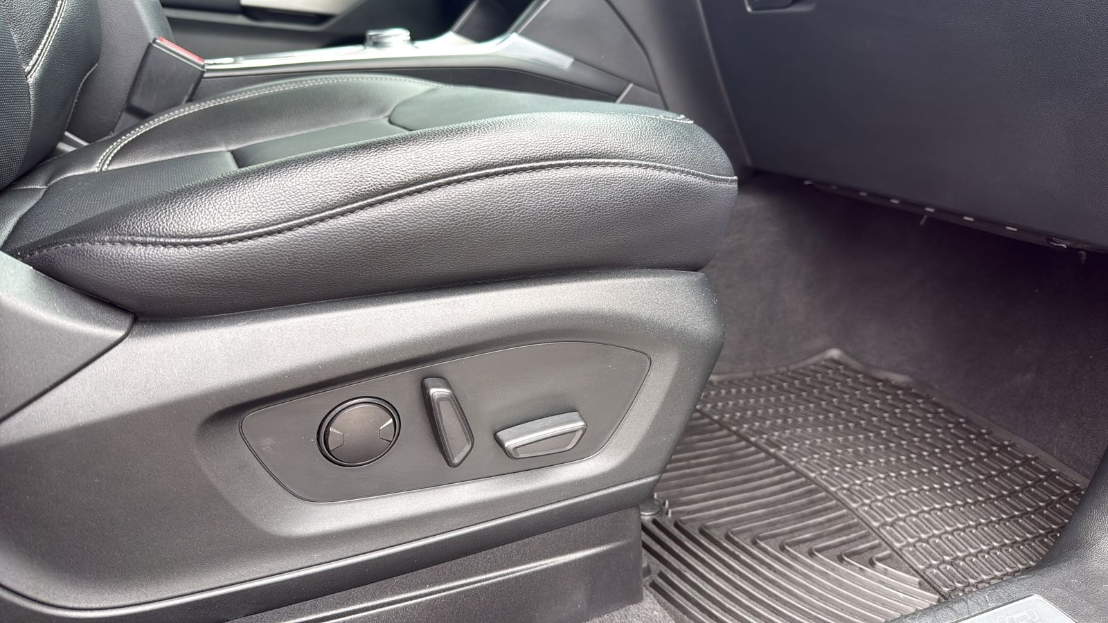 Used Car 2022 Ford Explorer  Limited For Sale Under $35,000 In Austin, Texas