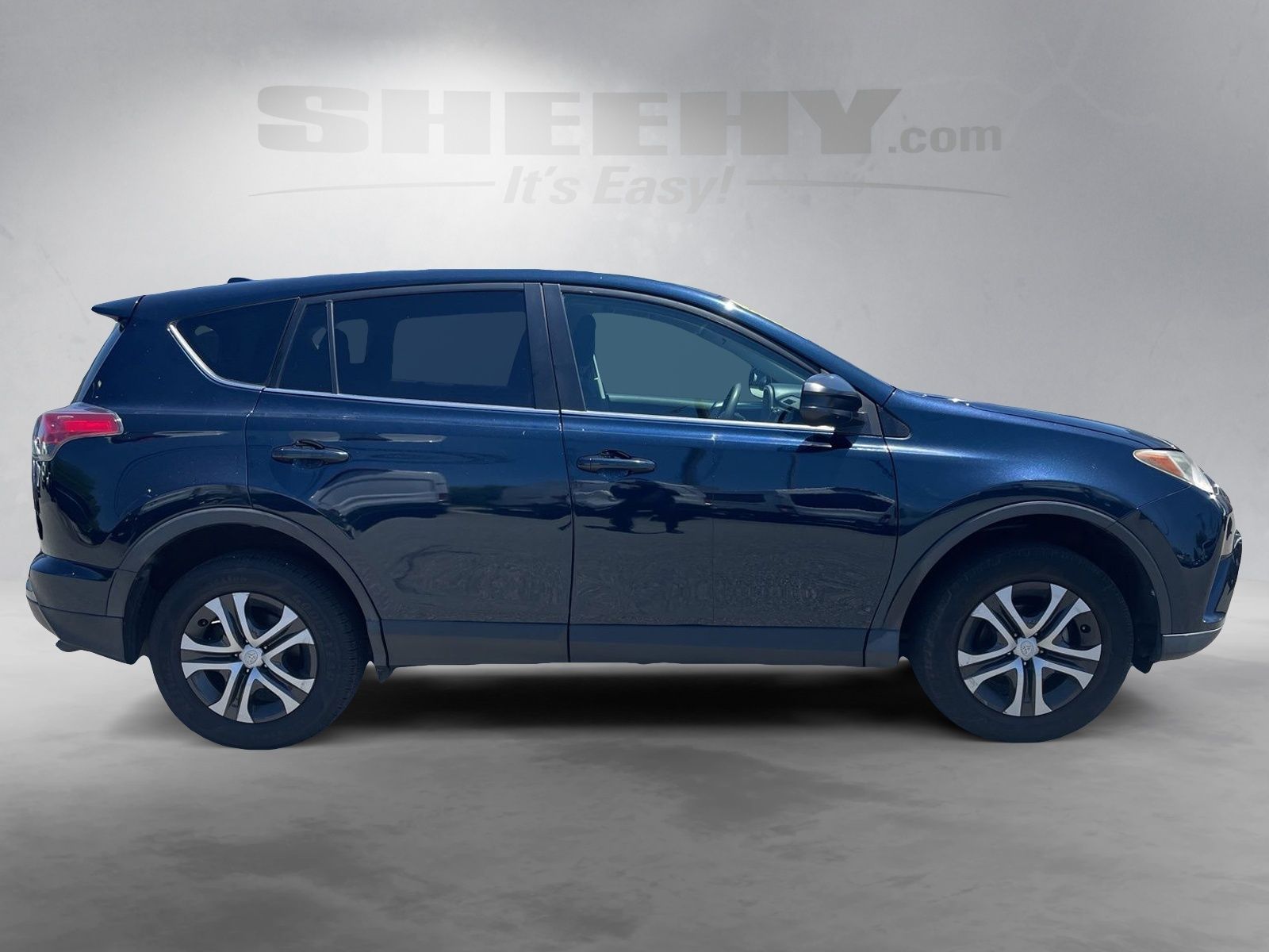 Used 2018 Aqua Toyota LE image 3