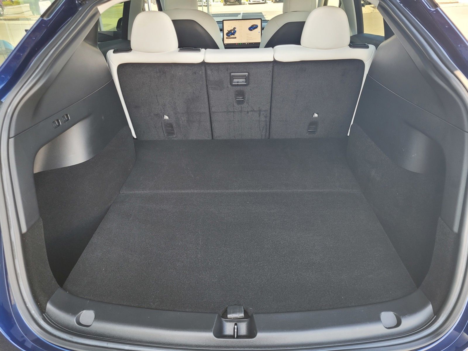 Used 2022  Tesla Long Range image 29