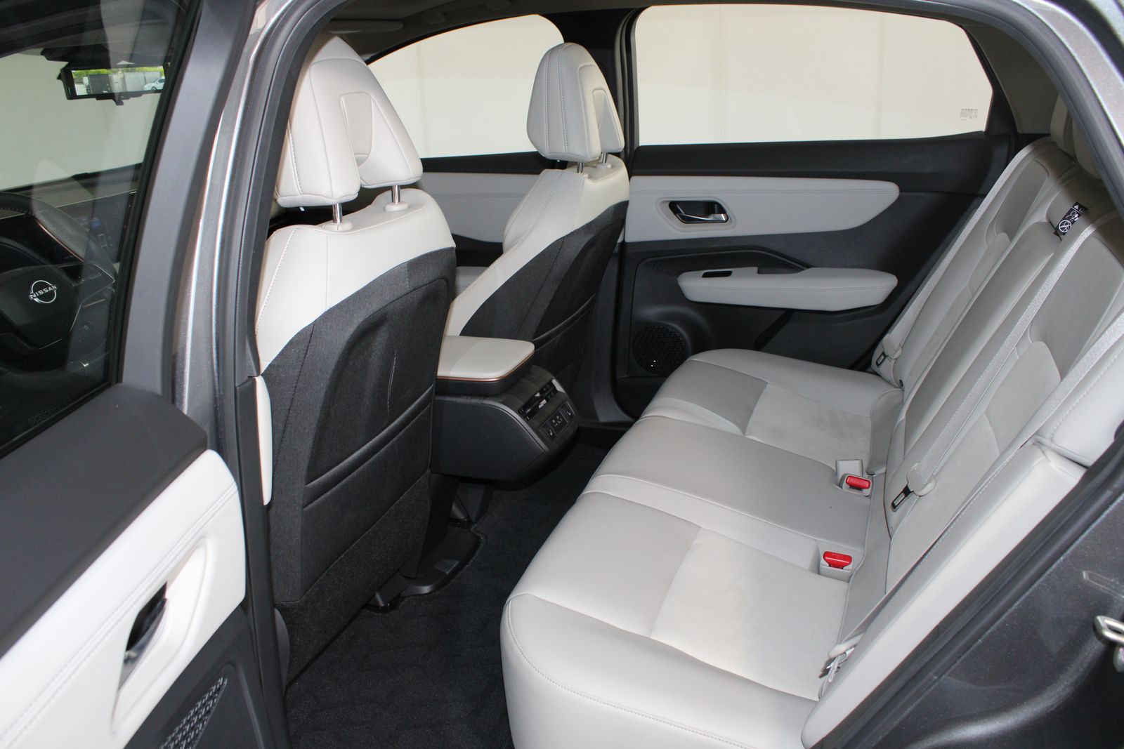 Used 2023 Gray Nissan EVOLVE+ image 5