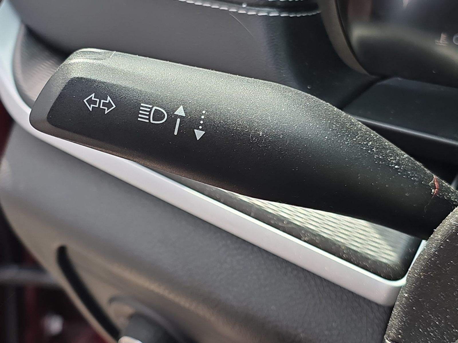 Used 2023 Red Jeep Altitude image 40