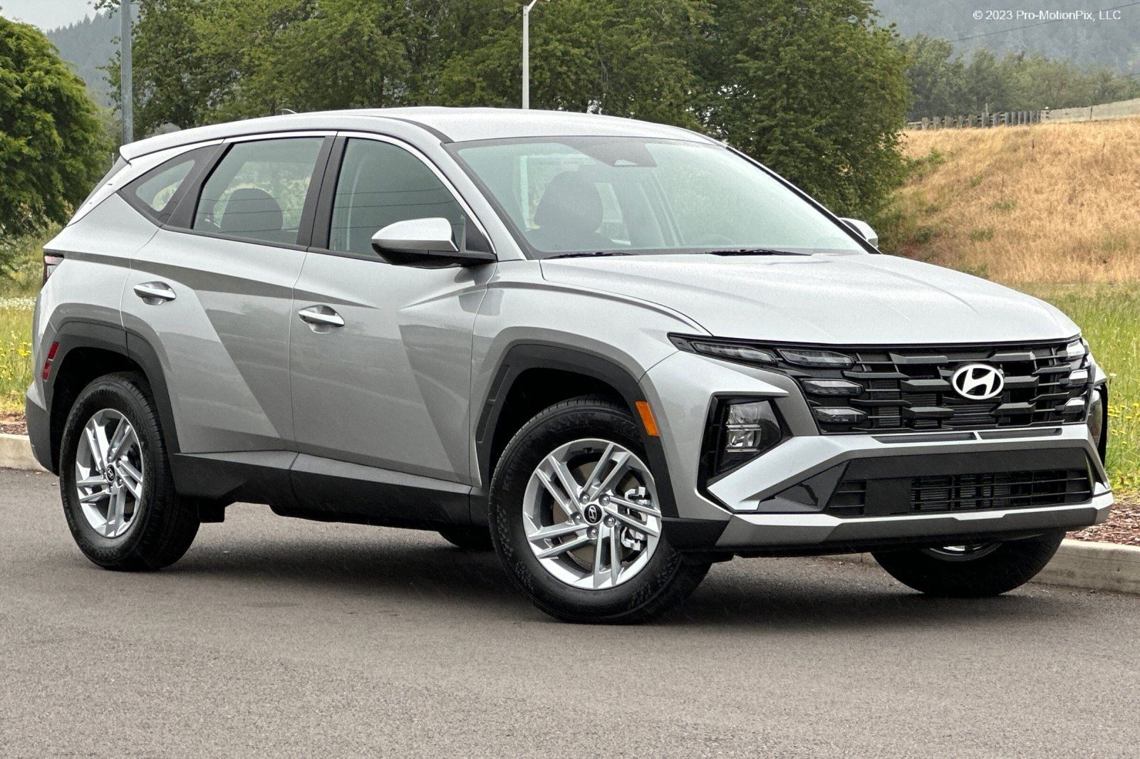 Shimmering Silver 2026 Hyundai Tucson SUV / Crossover Front-Wheel Drive 8-Speed Automatic