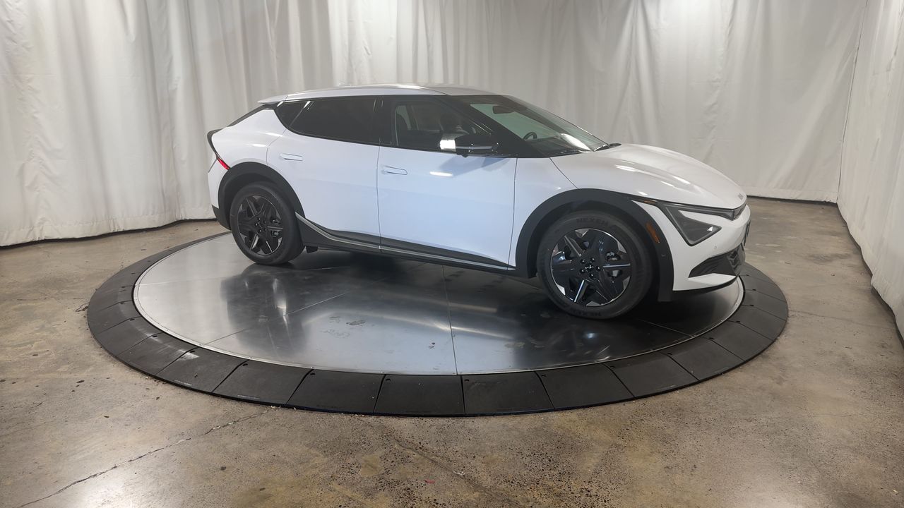 2025 Kia EV6 Light photo 3