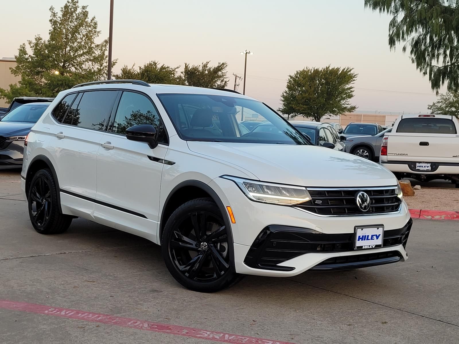 2023 Volkswagen Tiguan 2.0T SE R-Line Black