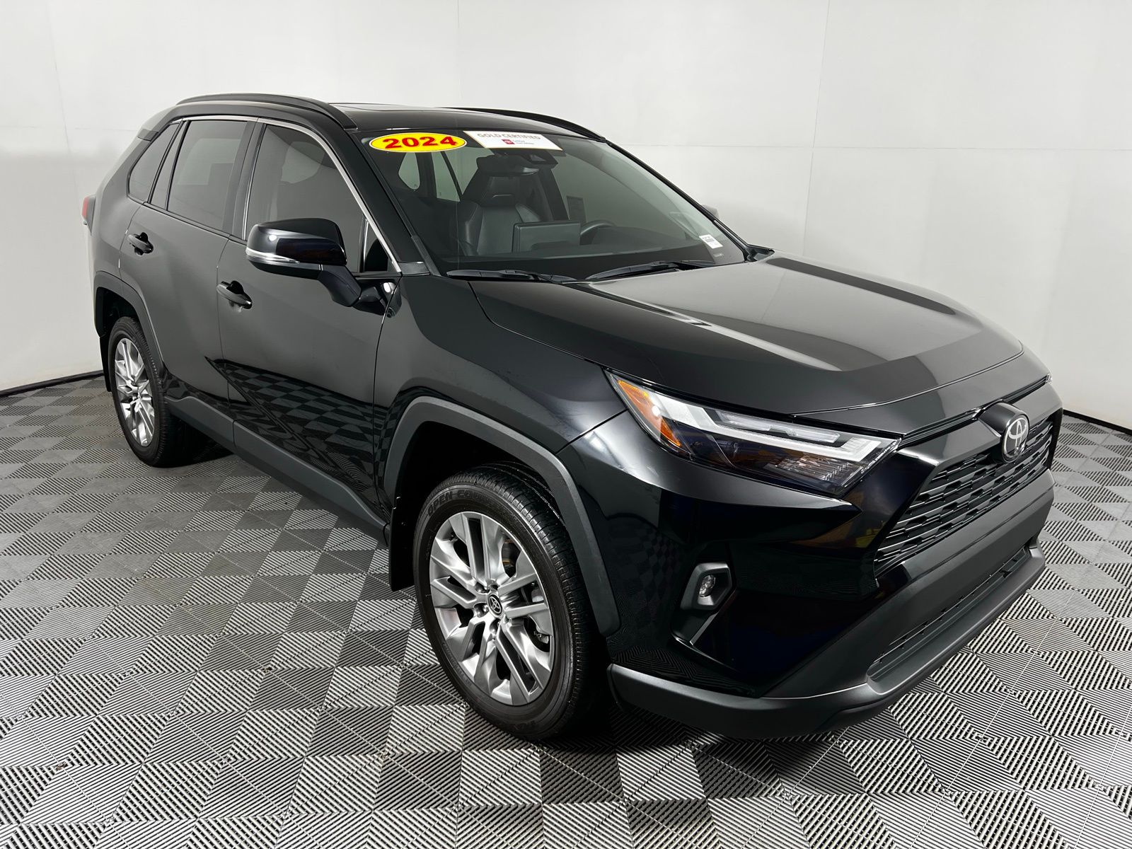 2024 Toyota RAV4 XLE Premium 3