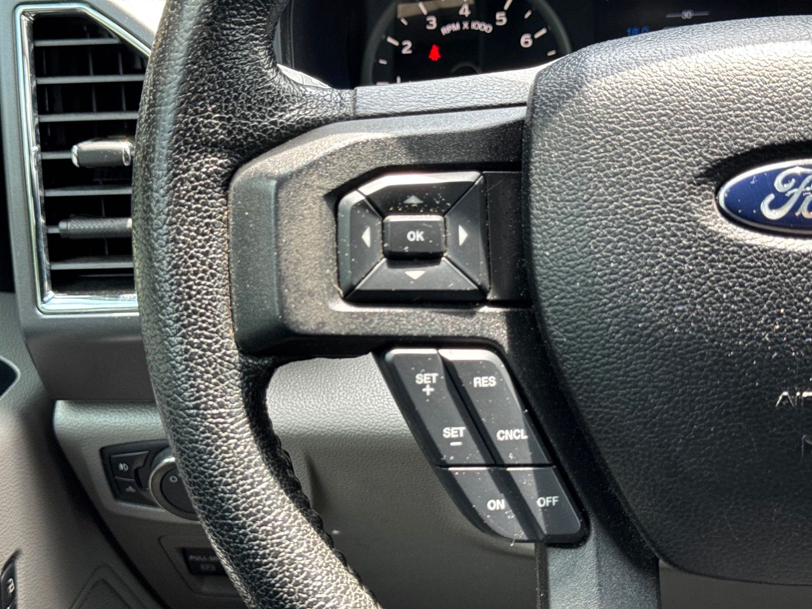 Used 2015 Oxford White Ford XLT image 14
