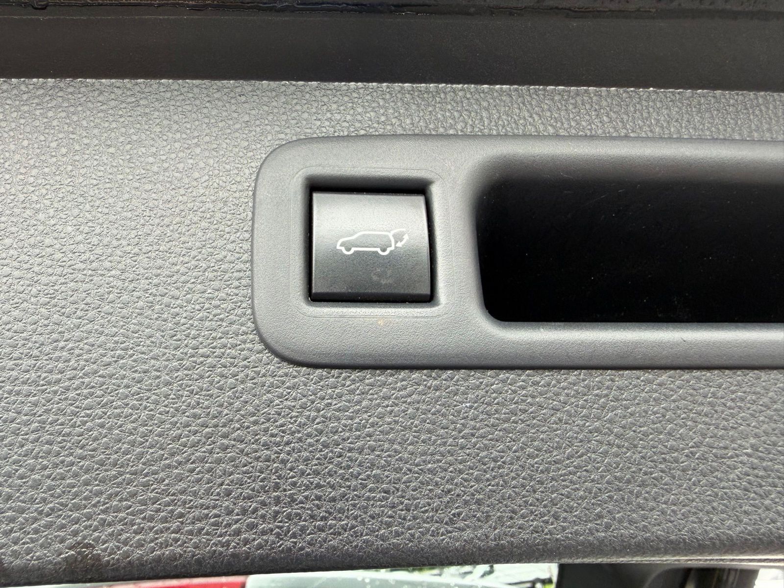 2021 Toyota Highlander image 12