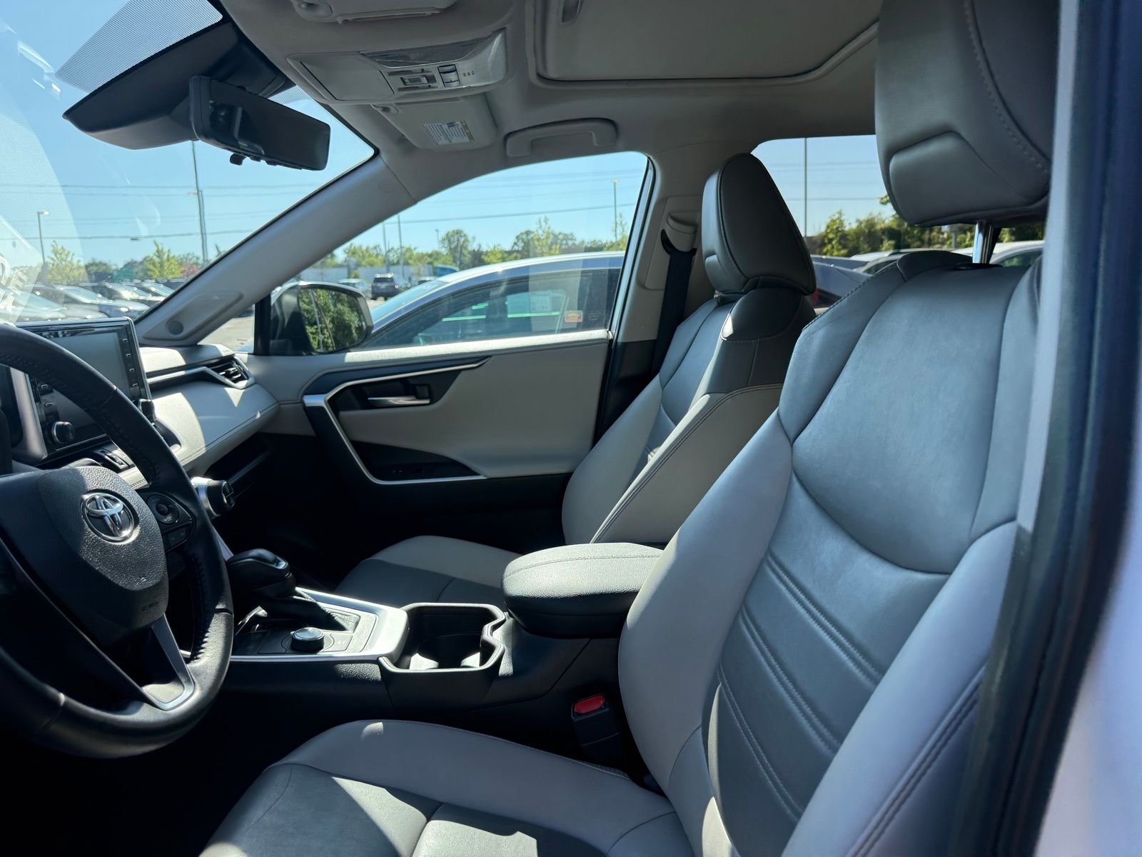 View vehicle photo 7