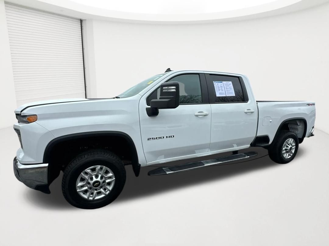 Summit White 2025 Chevrolet Silverado 2500HD Pickup Truck Four-Wheel Drive Automatic