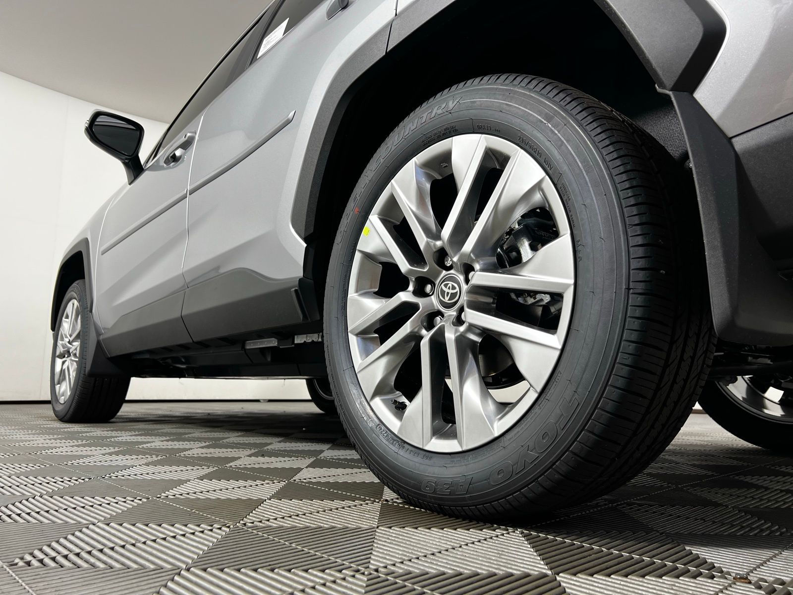2025 Toyota RAV4 XLE Premium 20
