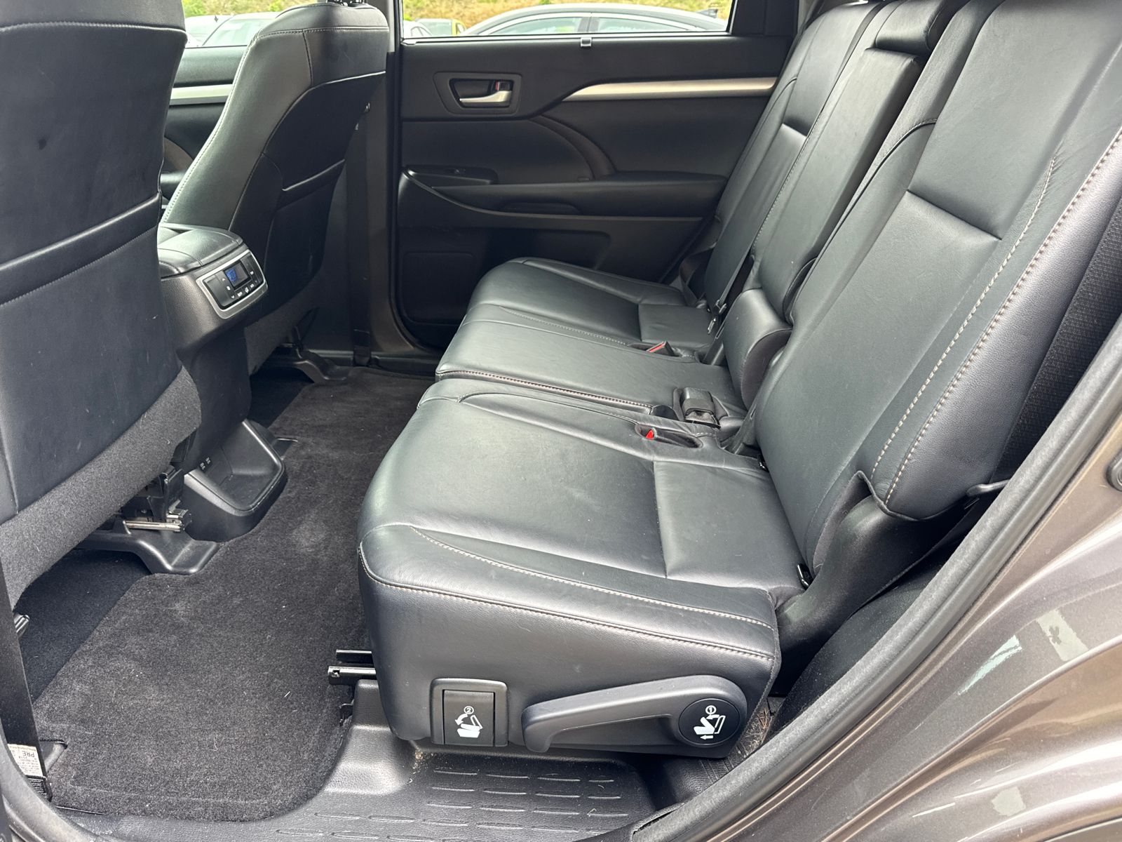 Used 2018 Gray Toyota XLE image 21