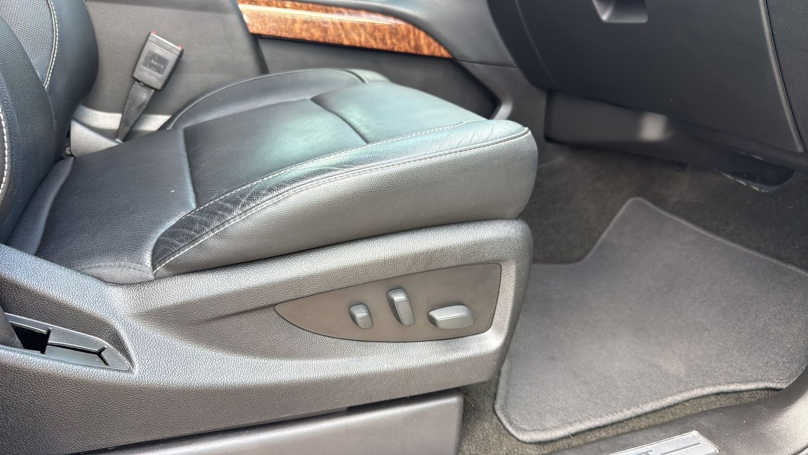 Used 2017 Silver Chevrolet Premier image 24