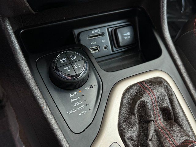 Used 2016 Red Jeep Trailhawk image 21