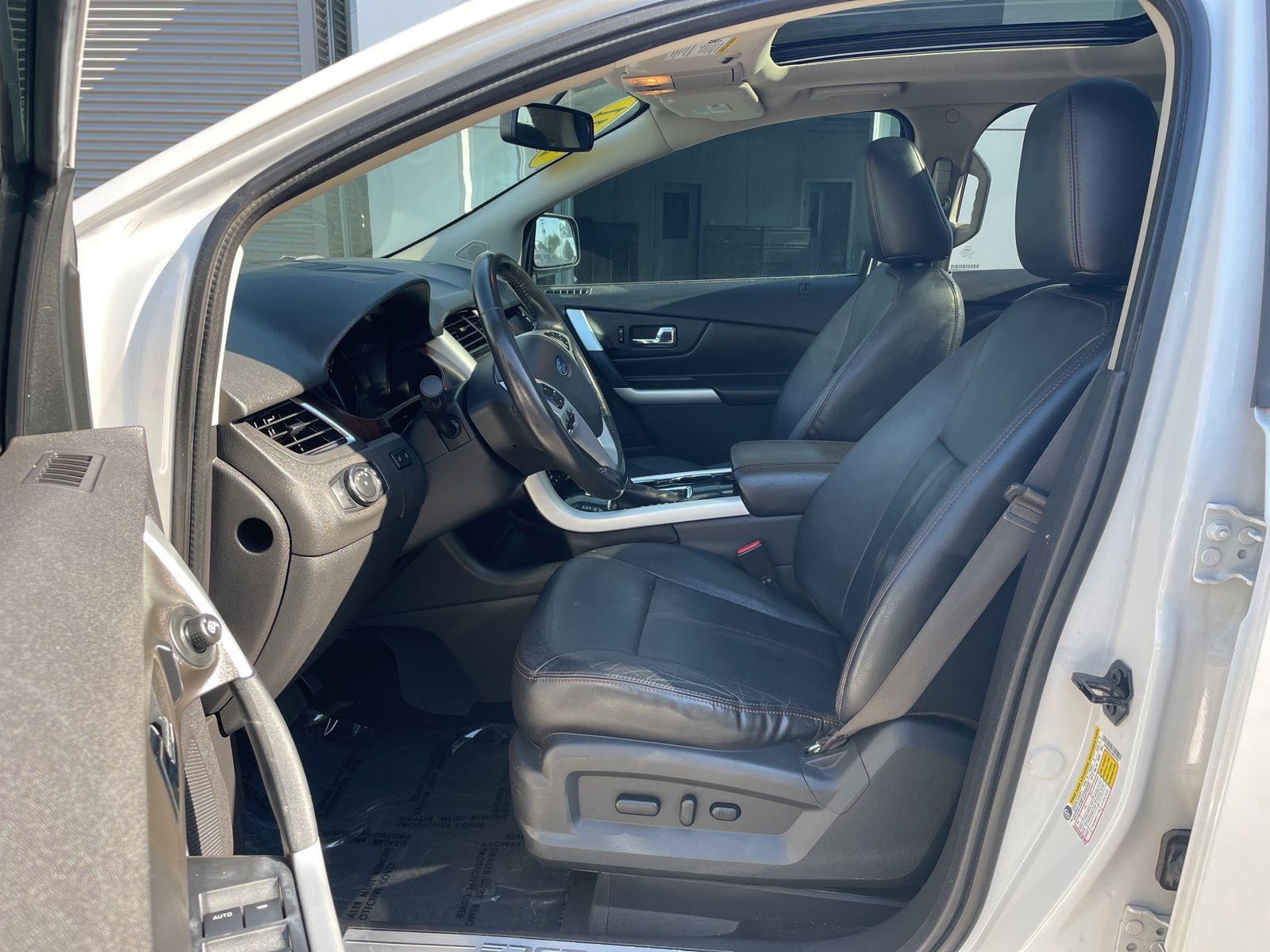 Used 2011 White Platinum Clearcoat Metallic Ford Limited image 14