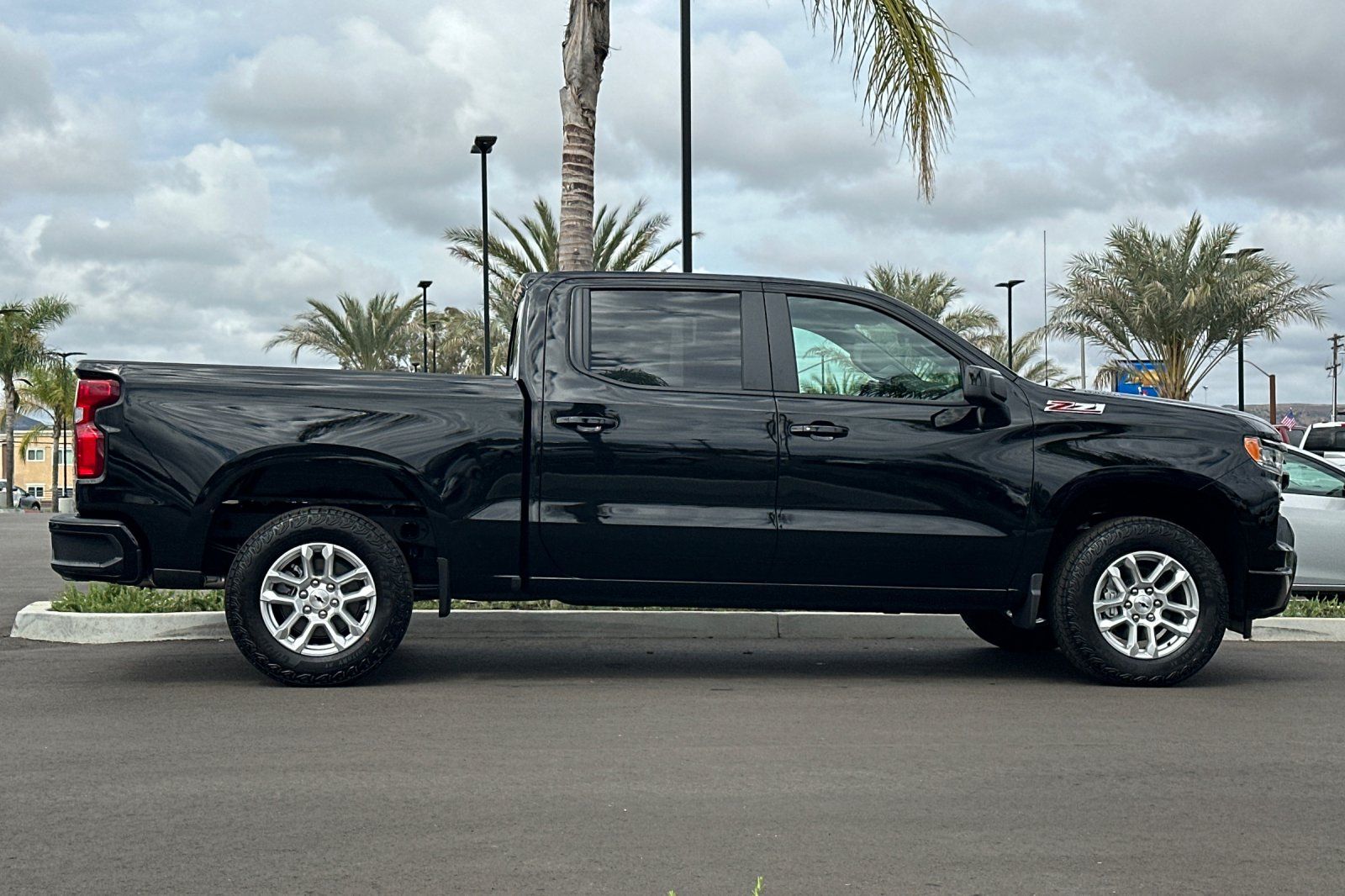 View vehicle photo 3