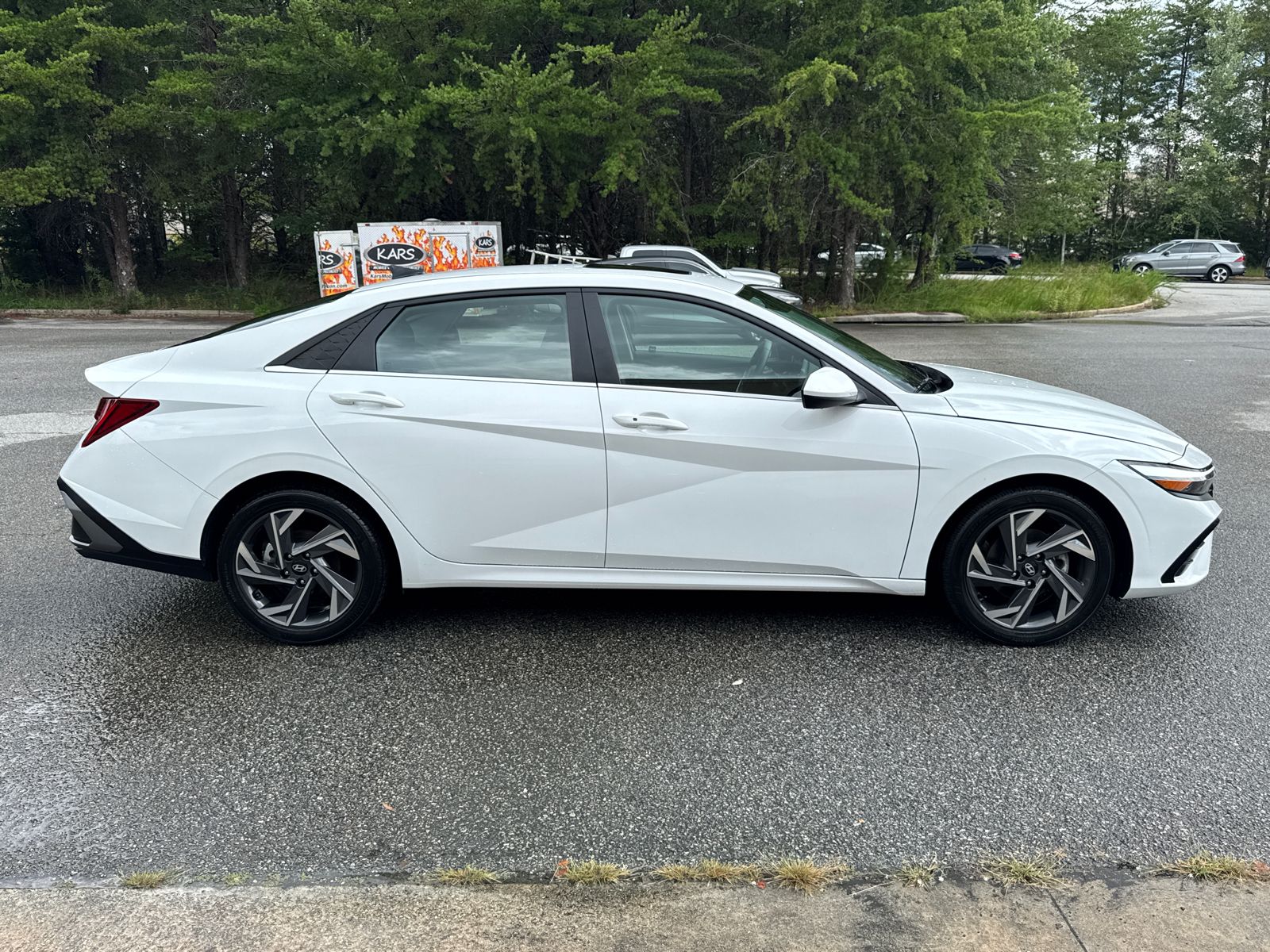 2024 Hyundai Elantra SEL Convenience photo 4