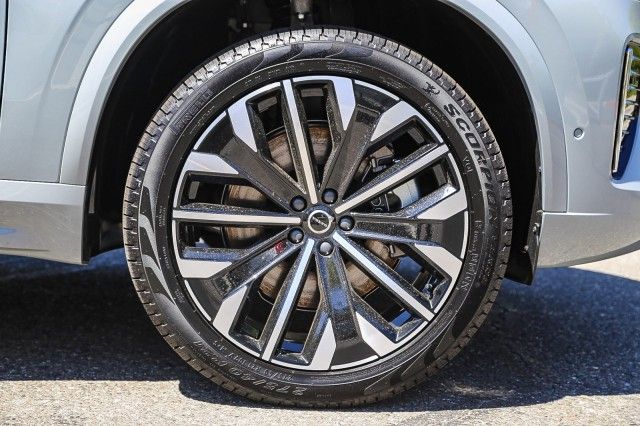 2026 Volvo XC90 Plus - Photo 11