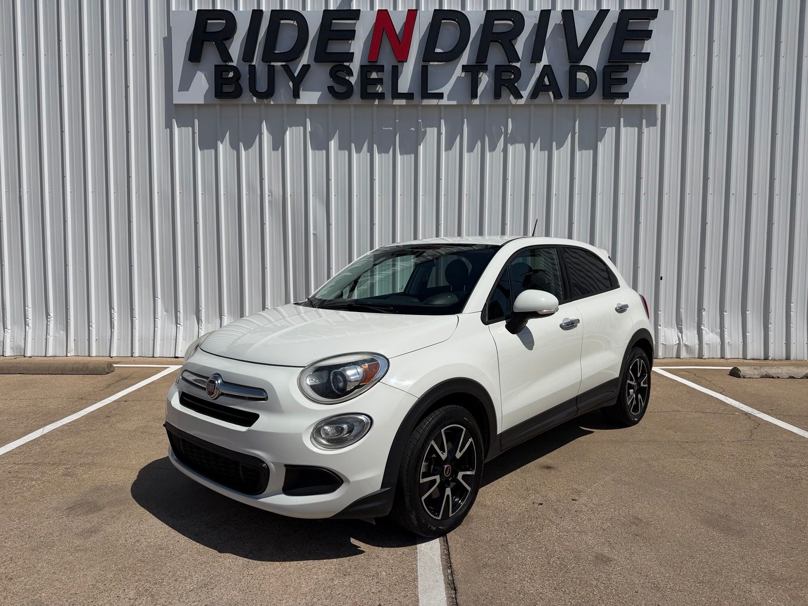 Bianco Gelato (White Clear Coat) 2016 FIAT 500X SUV / Crossover Front-Wheel Drive 9-Speed Automatic