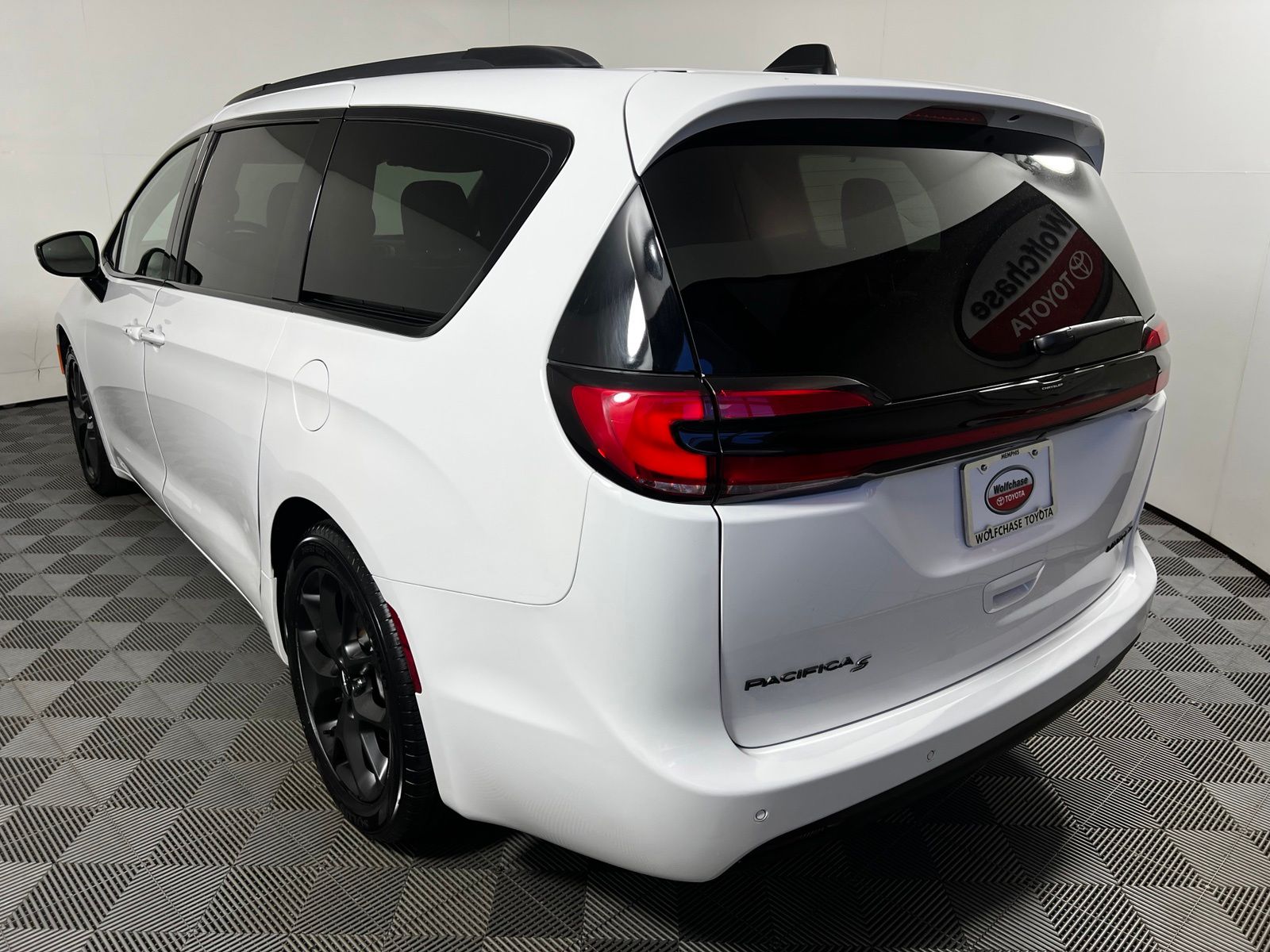 Thumbnail: 2025 Chrysler Pacifica - 7
