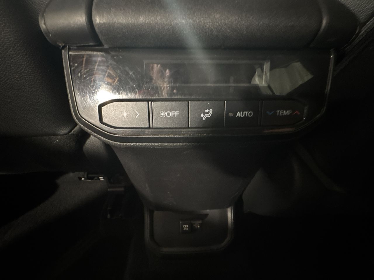 2021 Toyota Highlander XLE photo 28