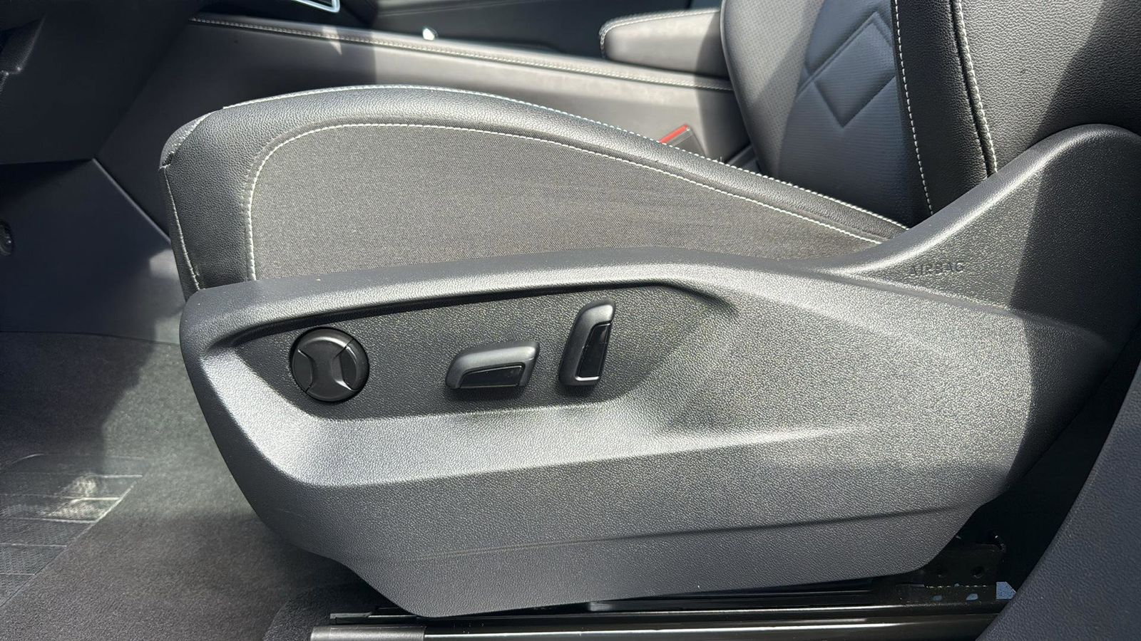 Used Car 2025 Volkswagen Atlas  2.0t Se W/technology For Sale Under $40,000 In Austin, Texas