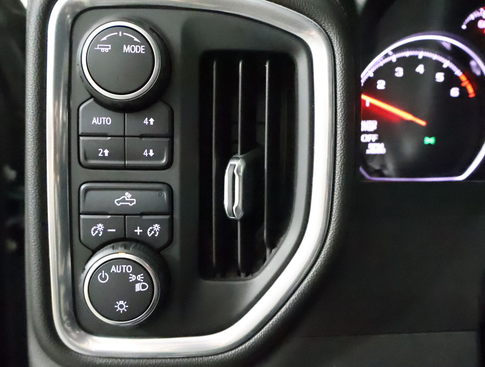 2020 Chevrolet Silverado 1500 LT photo