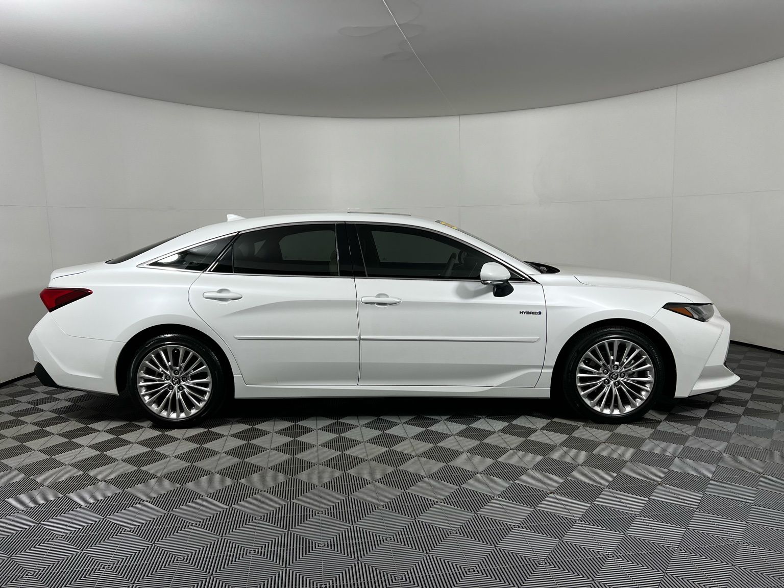 Thumbnail: 2020 Toyota Avalon - 4