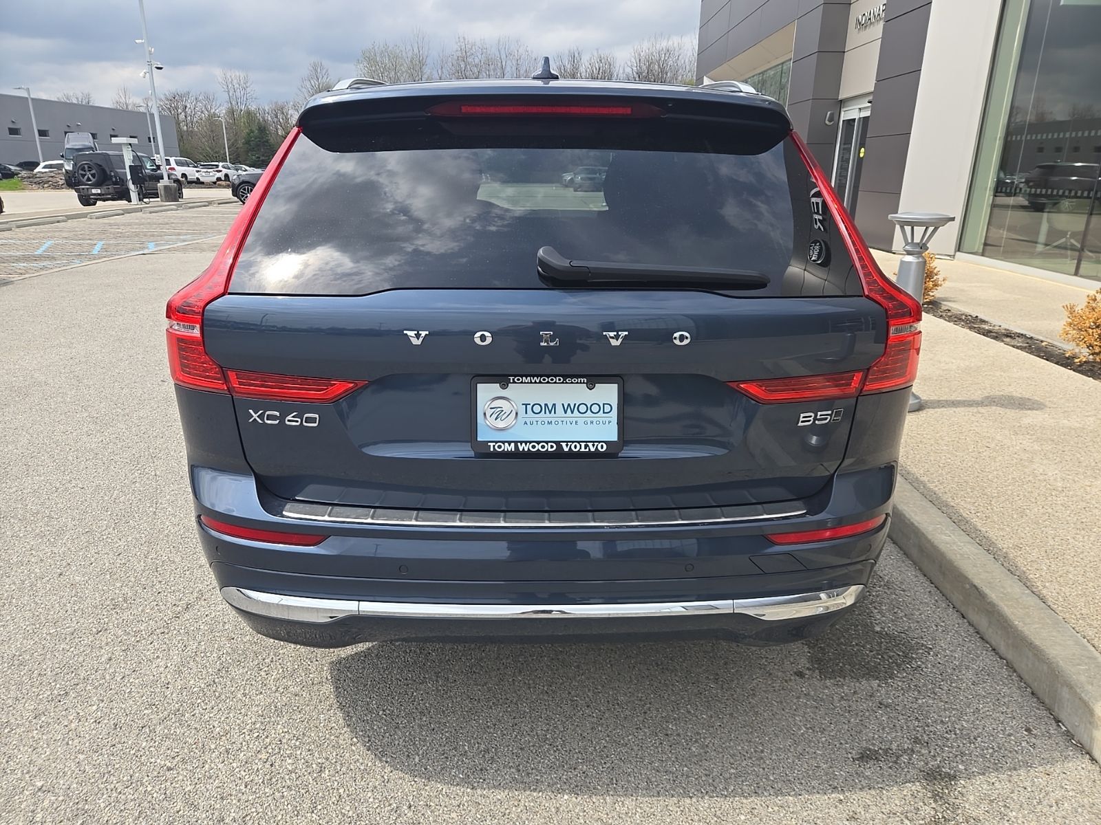 View vehicle photo 4