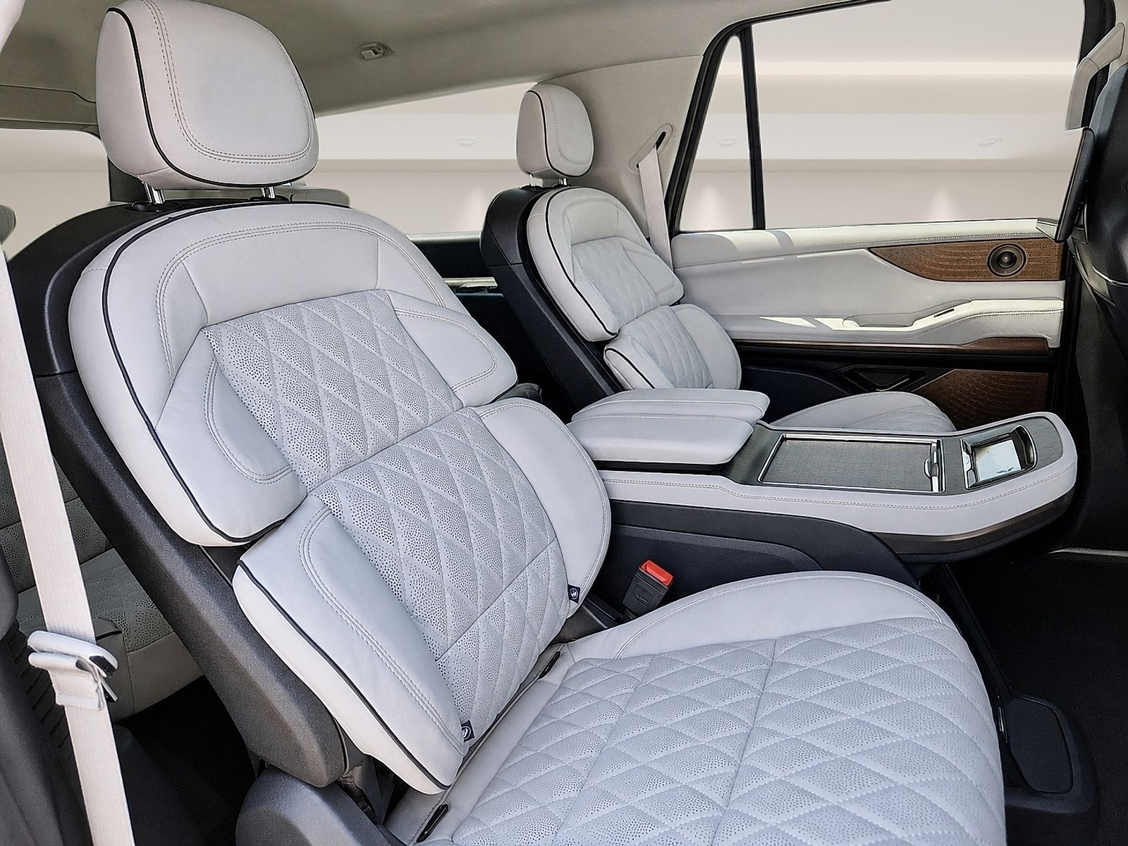 New Frosted Fig Premium Colorant 2027 Lincoln Navigator L Black