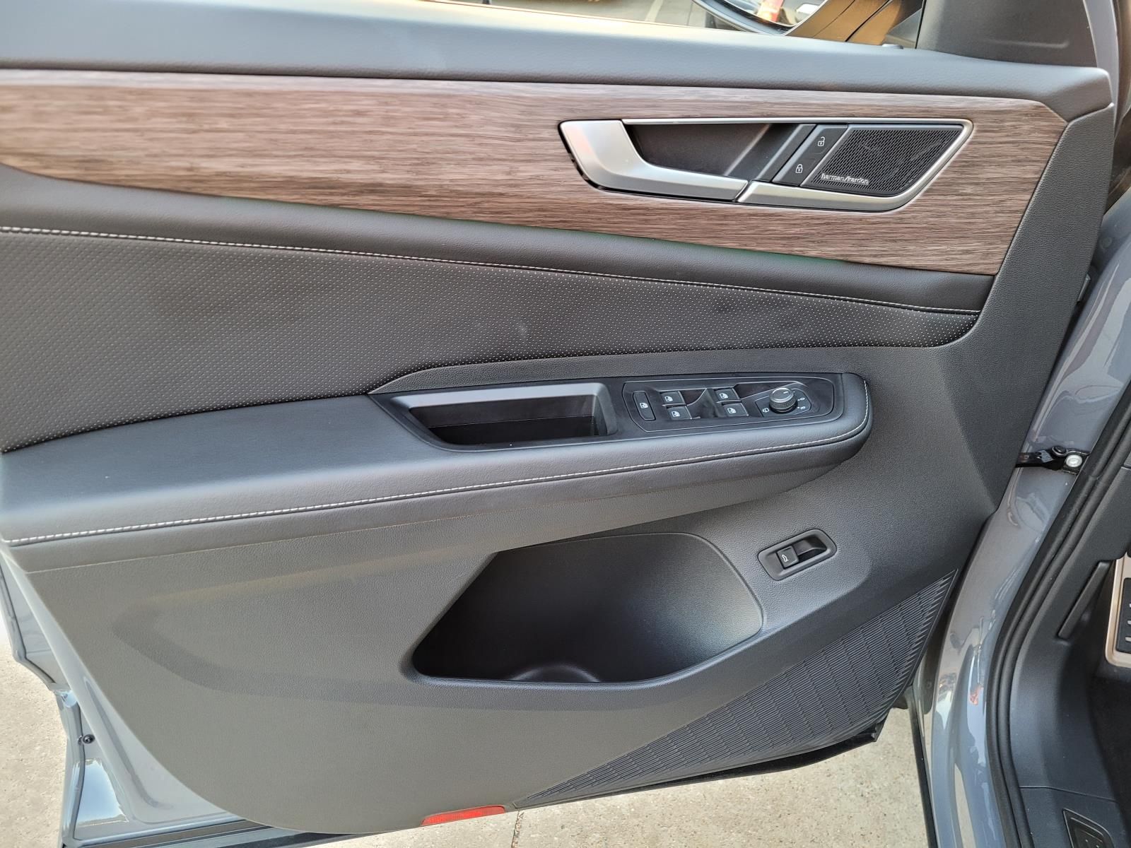 used 2025 Volkswagen Atlas car, priced at $44,900