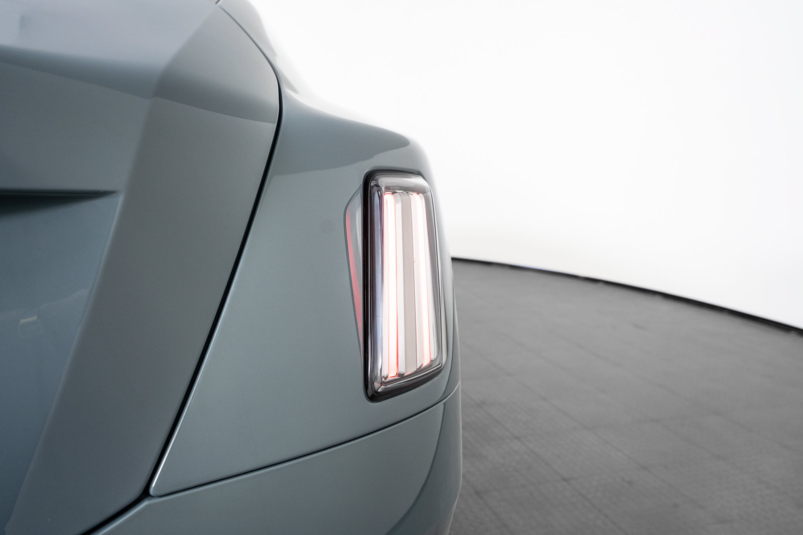 2024 Rolls-Royce Spectre — full photo 17 of 54