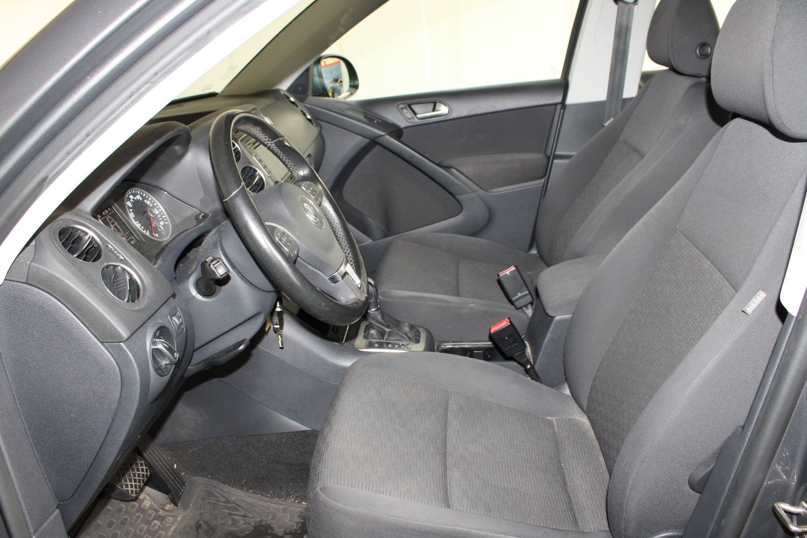 Used 2015 Gray Volkswagen S image 37