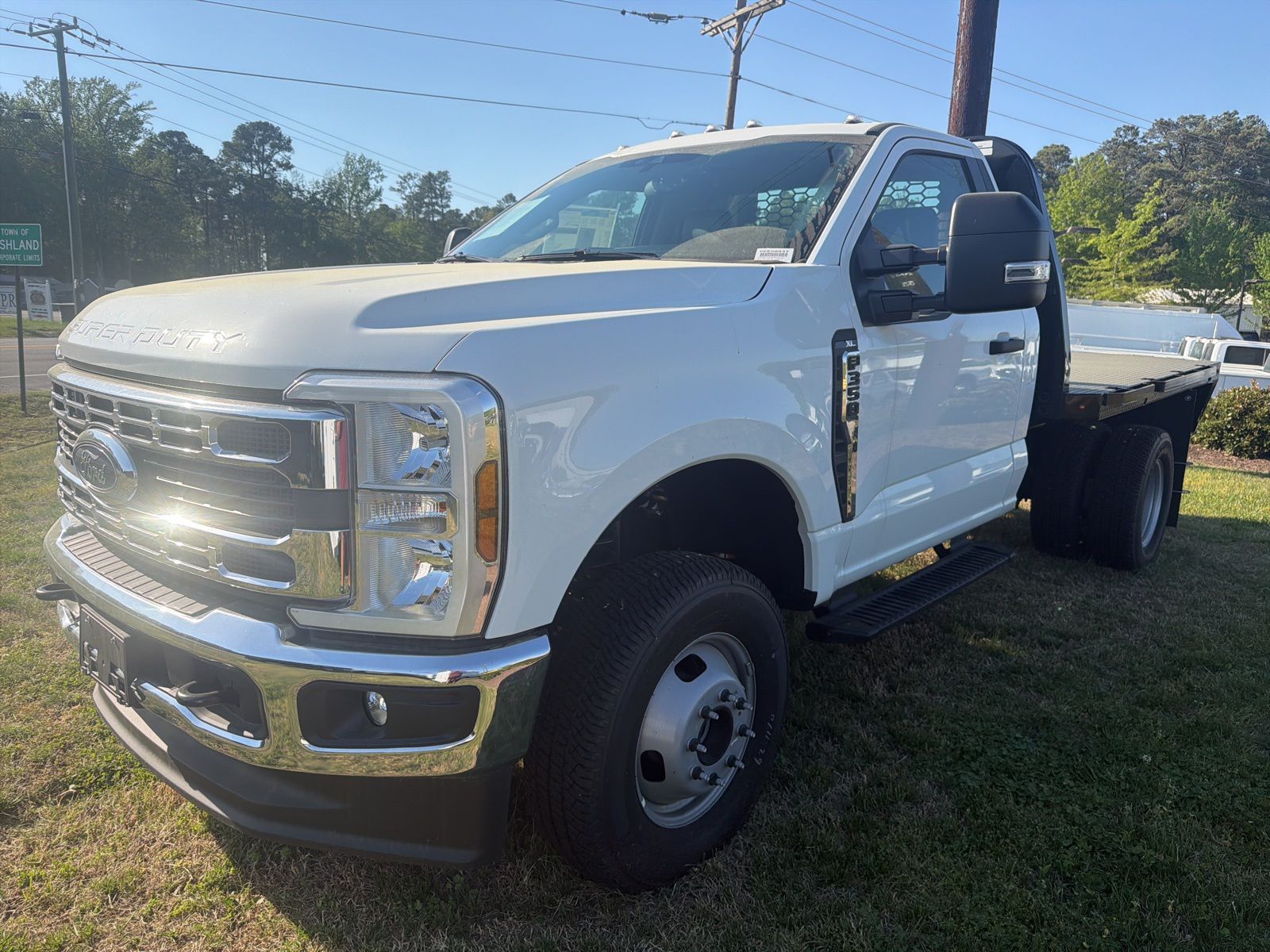 2025 Ford F-350 XL 4x4 Regular Cab 145-In DRW's photo
