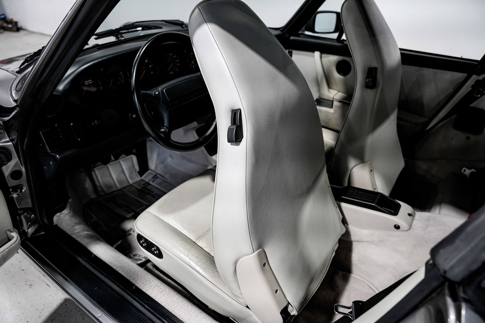 1990 Porsche 911 Carrera — photo 21