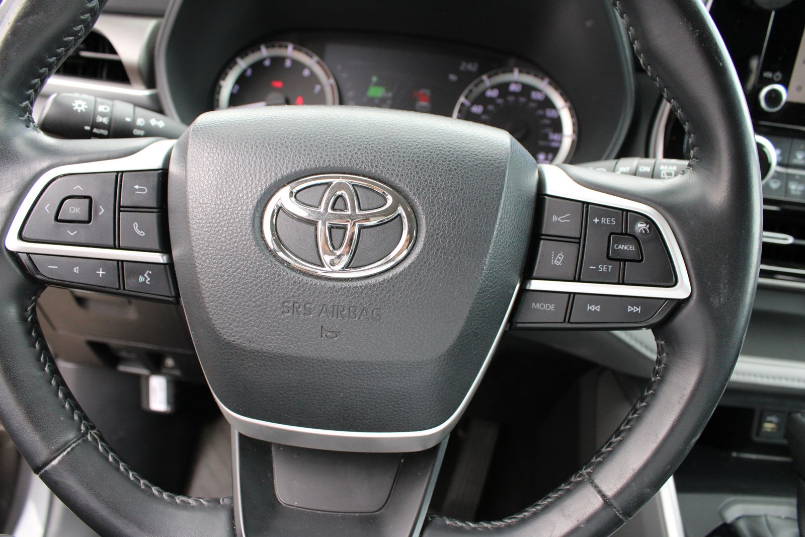 Used 2023 Gray Toyota LE image 17