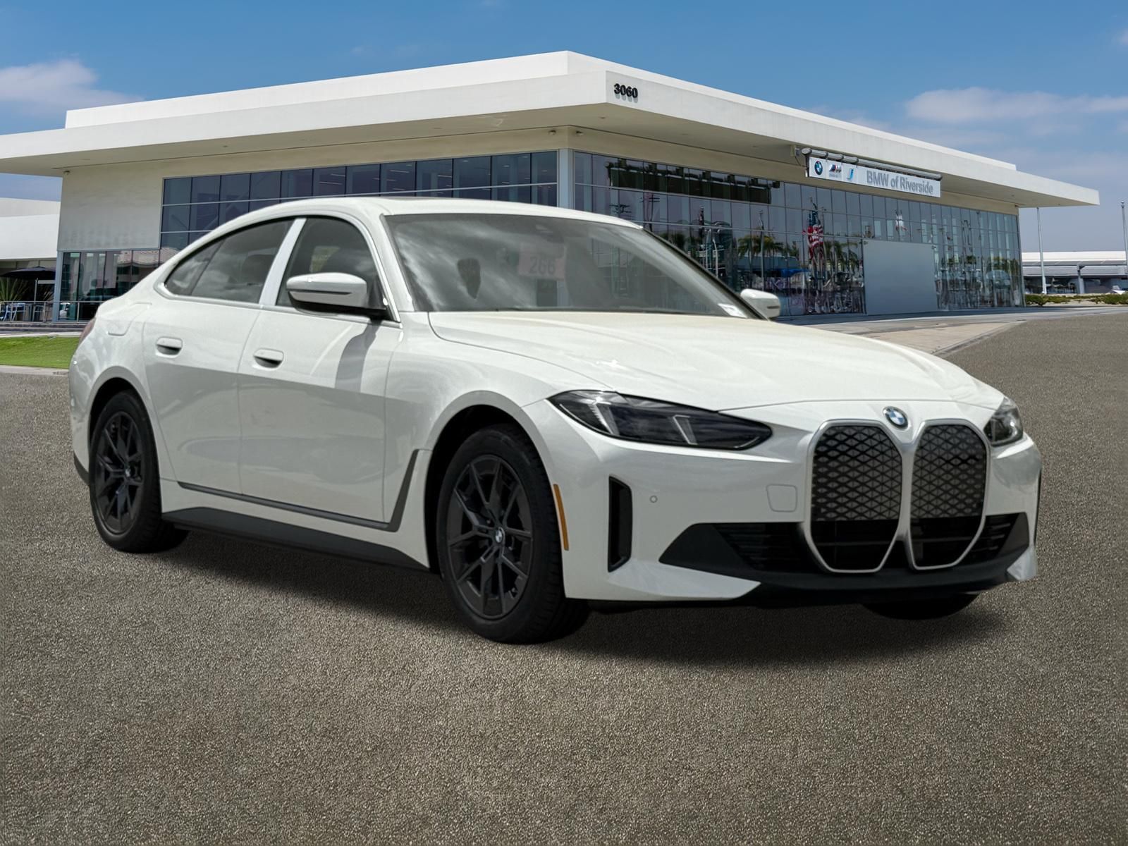 New 2026 White BMW eDrive40 image 2