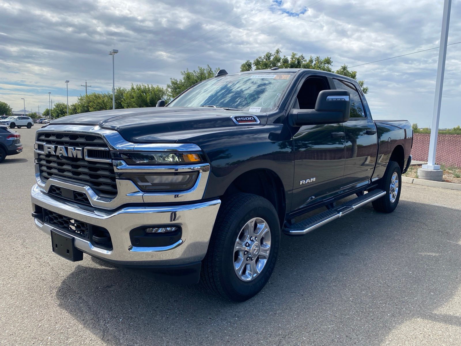 2025 RAM 2500 Azul (Blue Metallic) Camioneta Todo terreno 8 velocidades Automática