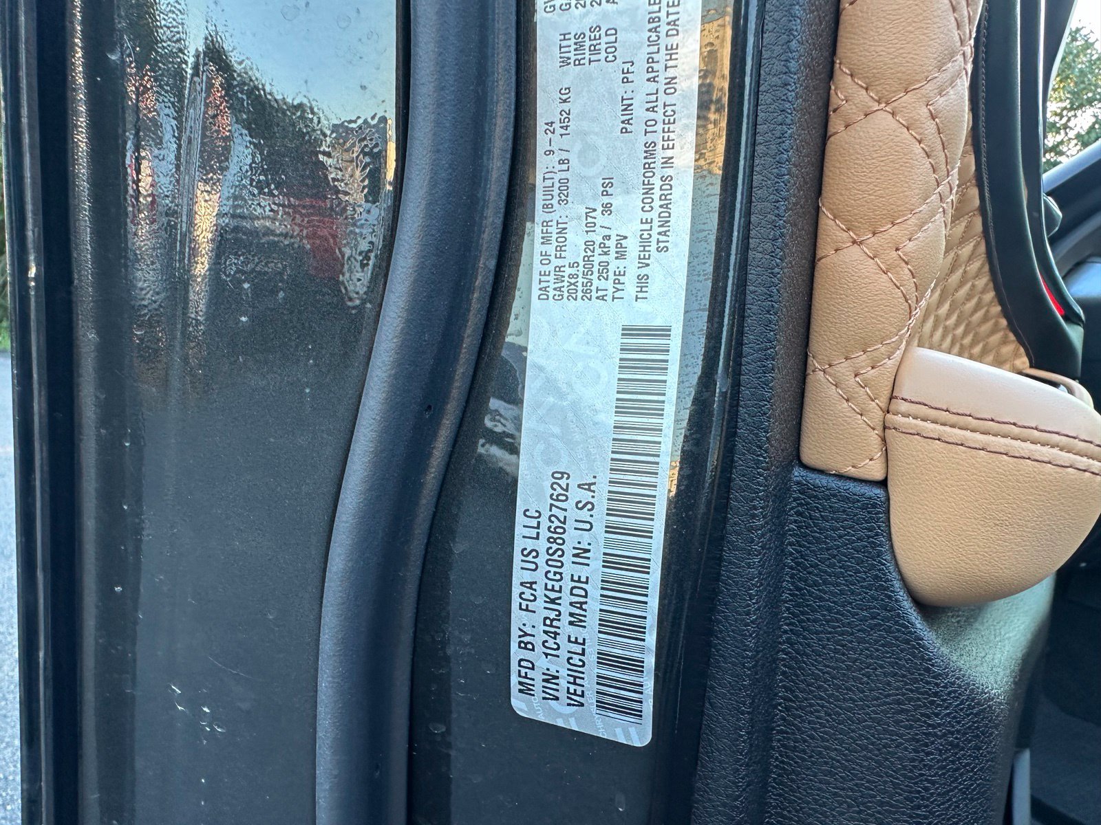 Used 2025  Jeep Summit image 30
