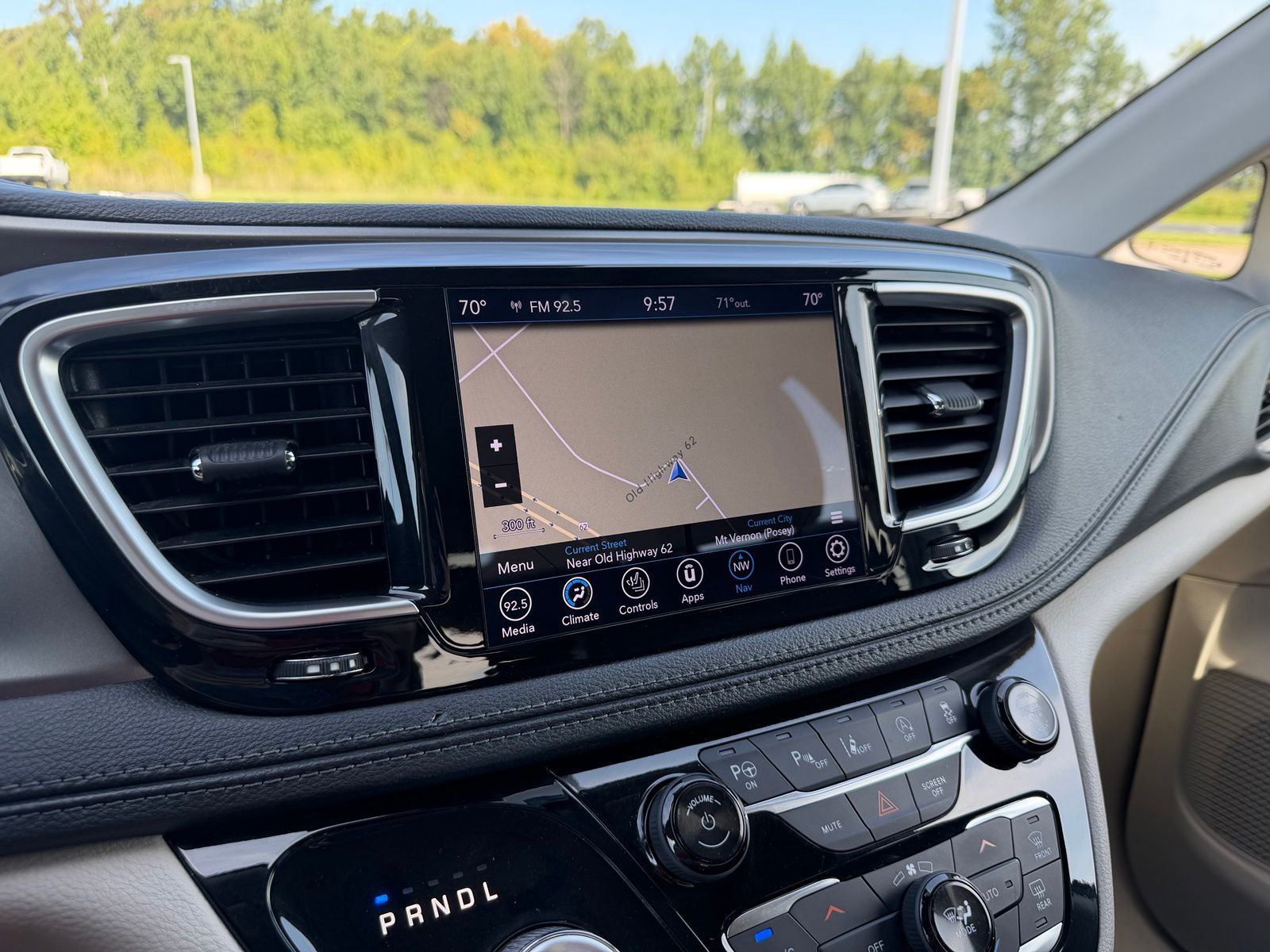 2019 Chrysler Pacifica image 24