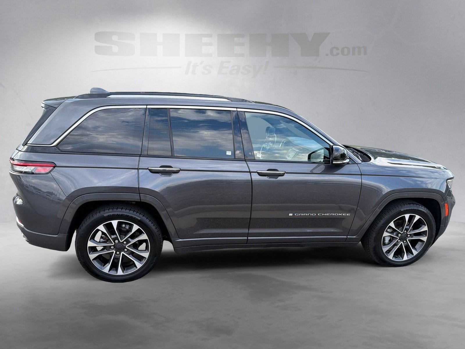 Used 2022 Metallic Jeep Overland image 9