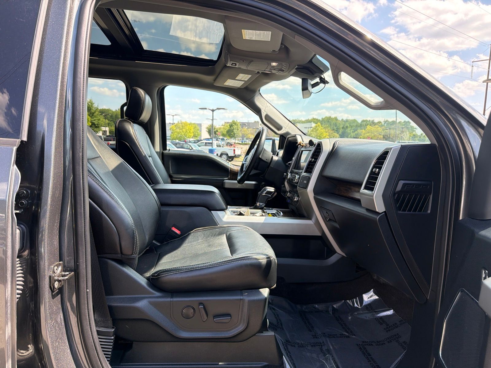 Certified Used 2020 Magnetic Ford Lariat image 28