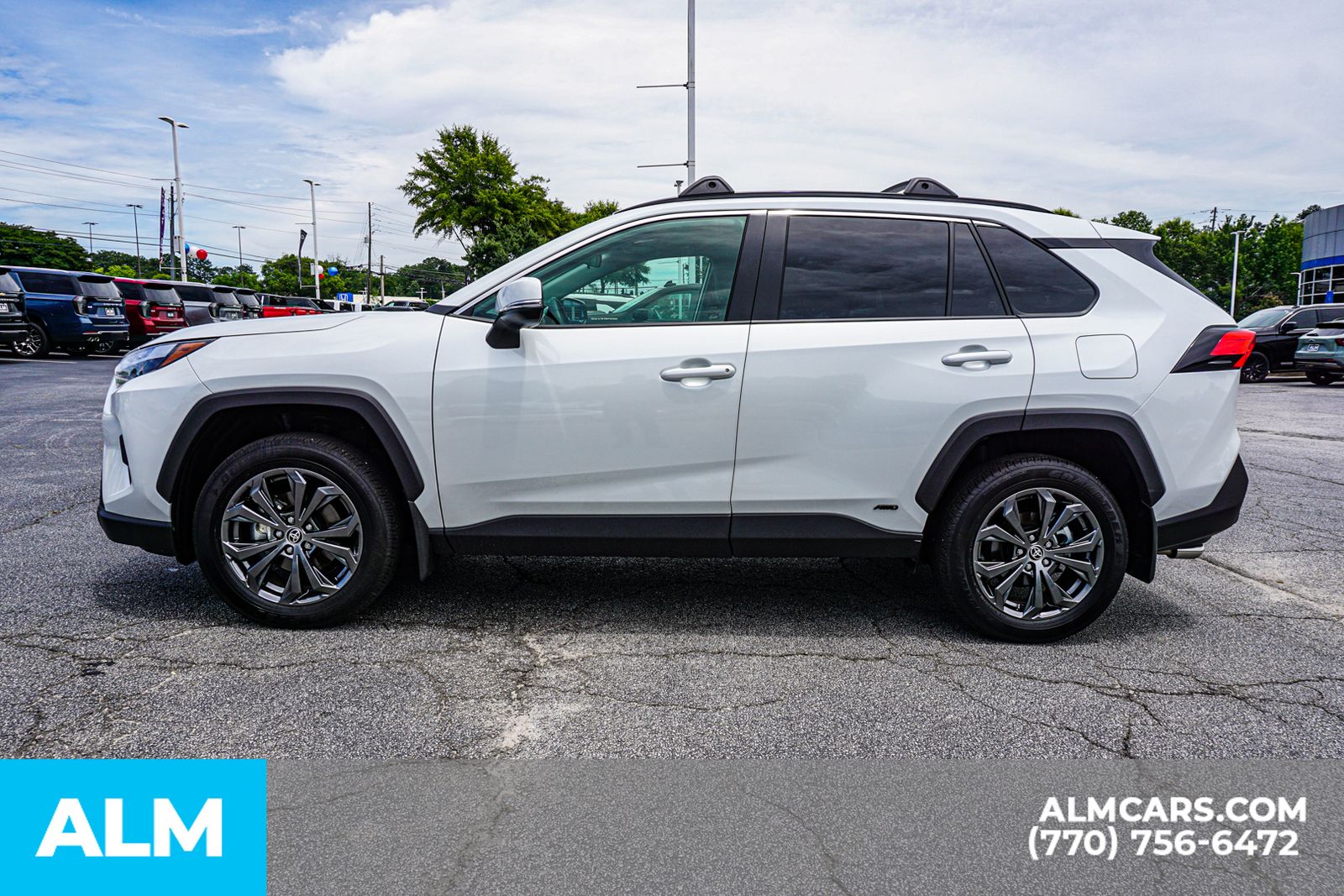 Used 2025 Beige Toyota XLE Premium image 10