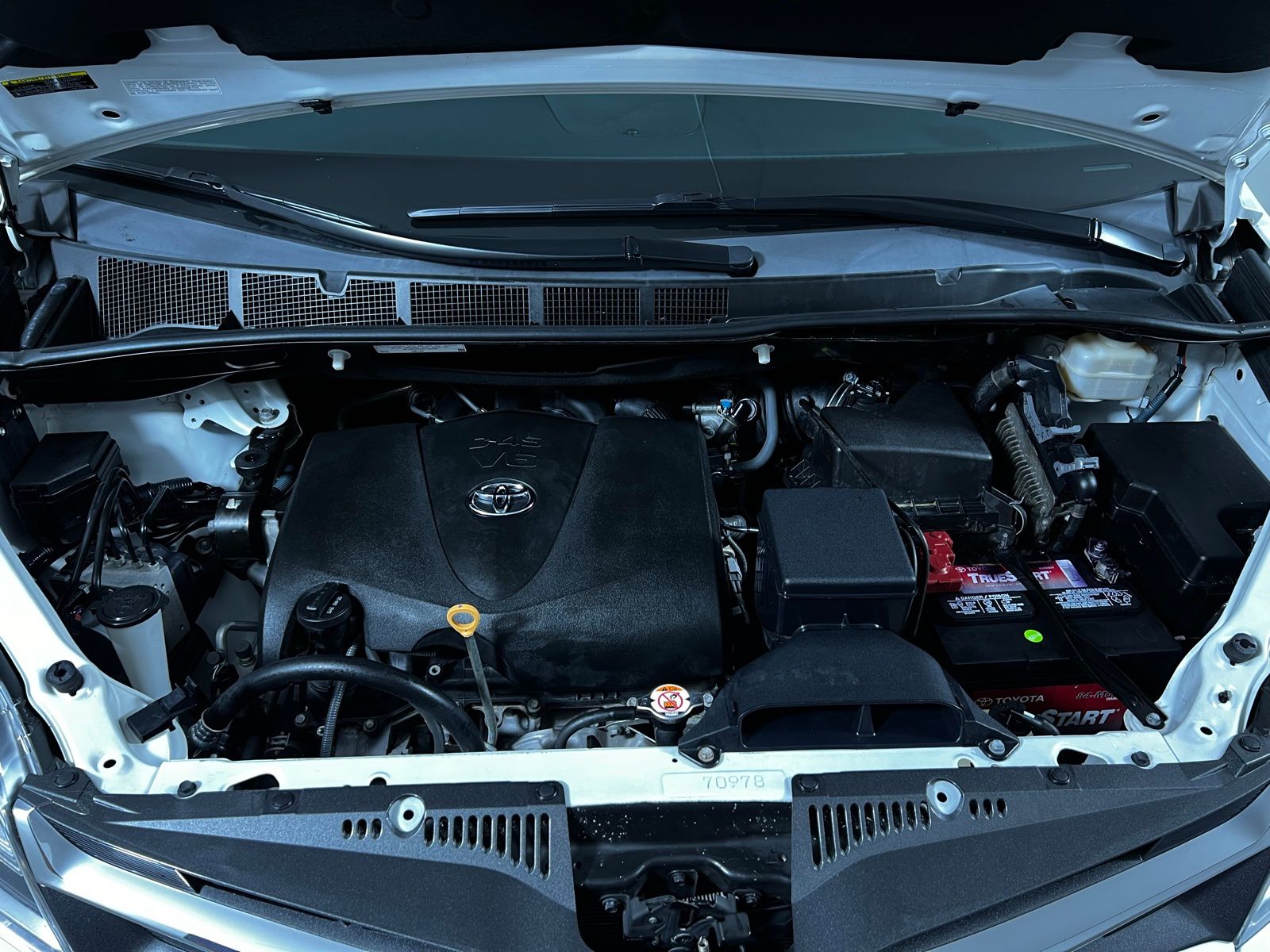 Thumbnail: 2020 Toyota Sienna - 9