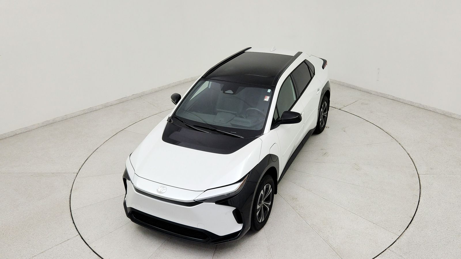 Used 2025 Beige Toyota XLE image 16