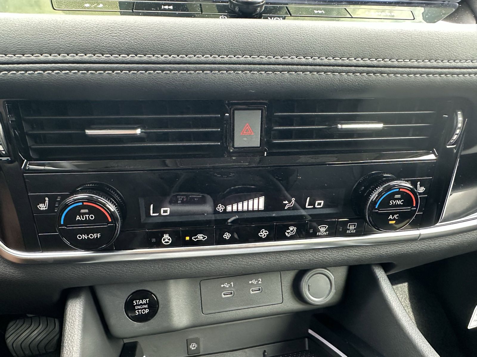 2025 Nissan Rogue SL photo 6