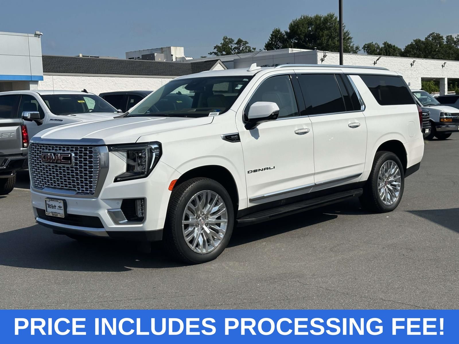 Summit White 2023 GMC Yukon XL SUV / Crossover Four-Wheel Drive