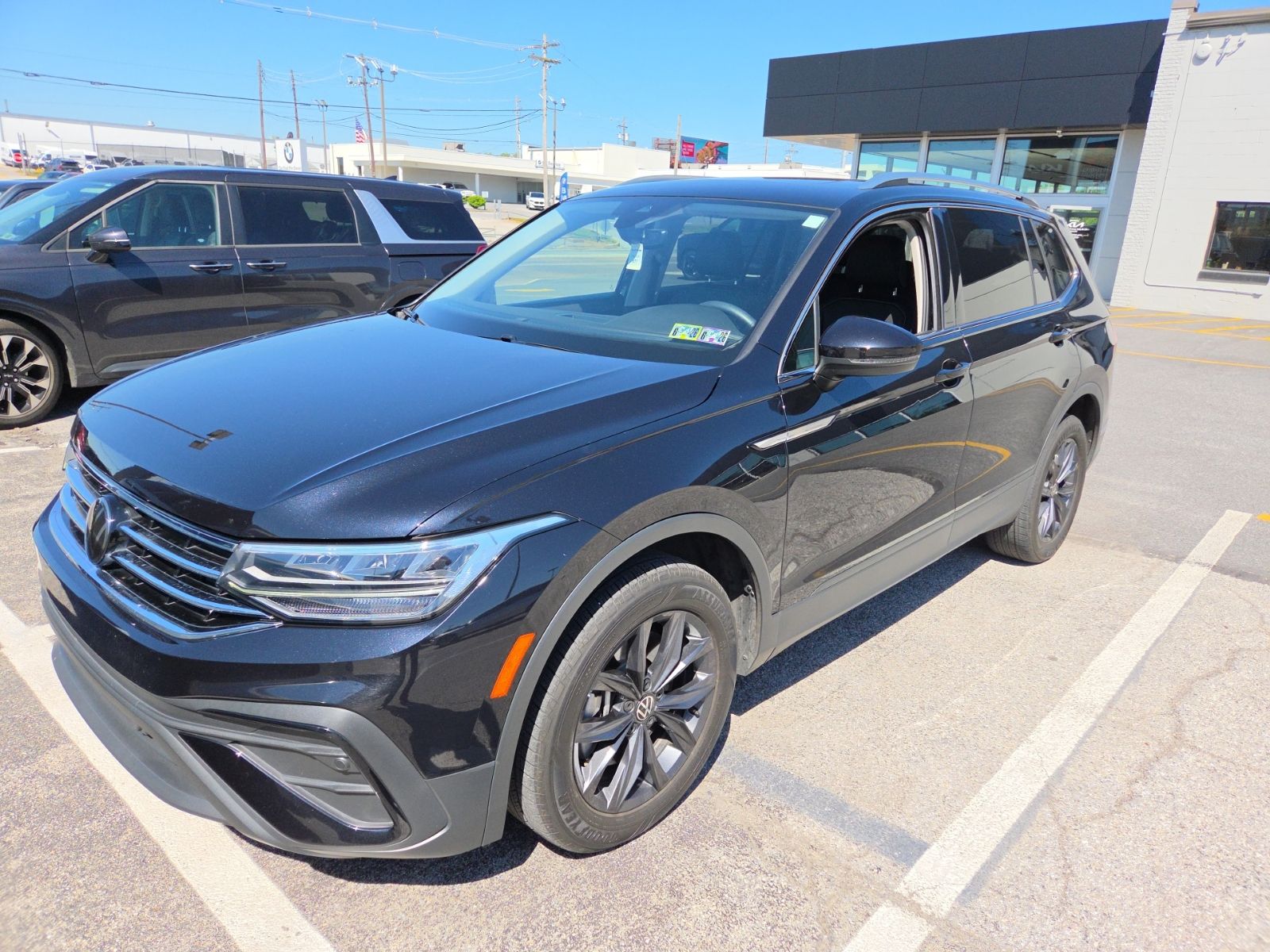 2022 Volkswagen Tiguan 2.0T SE 4Motion's photo